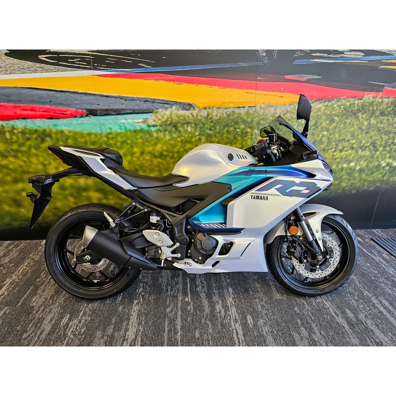 2025 Yamaha YZF-R3 Team Yamaha Blue