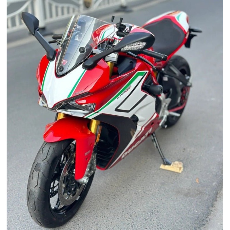Ducati Supersport 939S Fairings (2017-2021) Red, White, Green Stripe No Tank No Seat Cowl No Bolt Kit