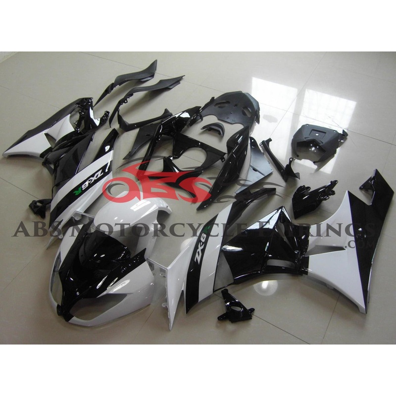 Fairing kit for a Kawasaki Ninja ZX6R 636 (2009-2012) White, Black Clear Windscreen: Free No Seat Cowl No Bolt Kit