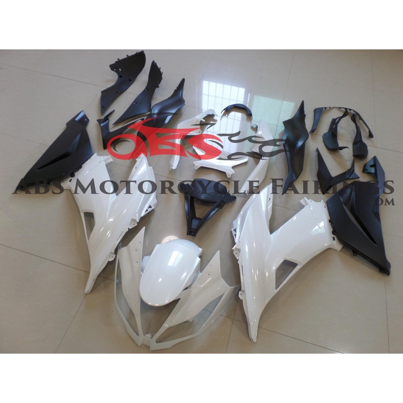 Fairing kit for a Kawasaki ZX6R 636 (2013-2018) White, Matte Black Clear Windscreen: Free No Seat Cowl No Bolt Kit