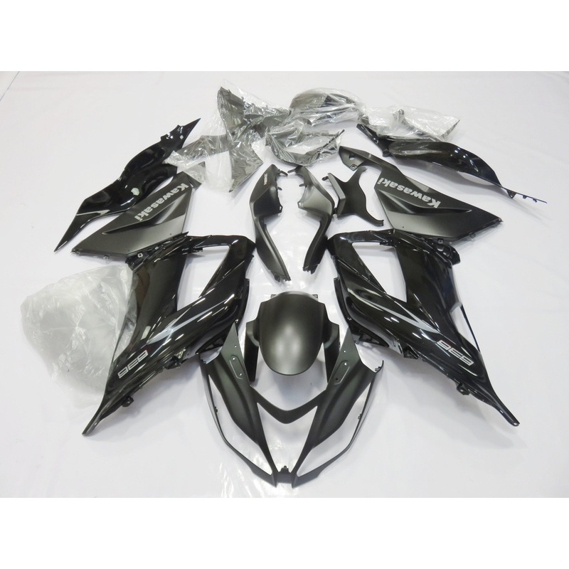Fairing kit for a Kawasaki ZX6R 636 (2013-2018) Gloss Black, Matte Black Clear Windscreen: Free No Seat Cowl No Bolt Kit