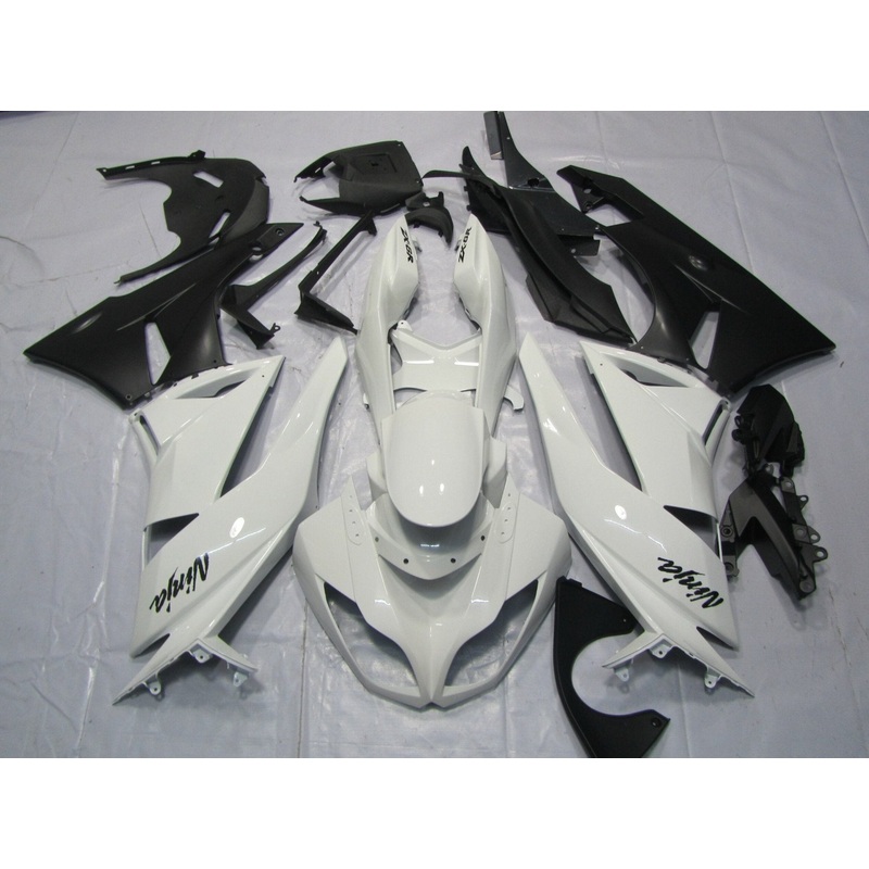Fairing kit for a Kawasaki Ninja ZX6R 636 (2009-2012) White & Matte Black Clear Windscreen: Free No Seat Cowl No Bolt Kit