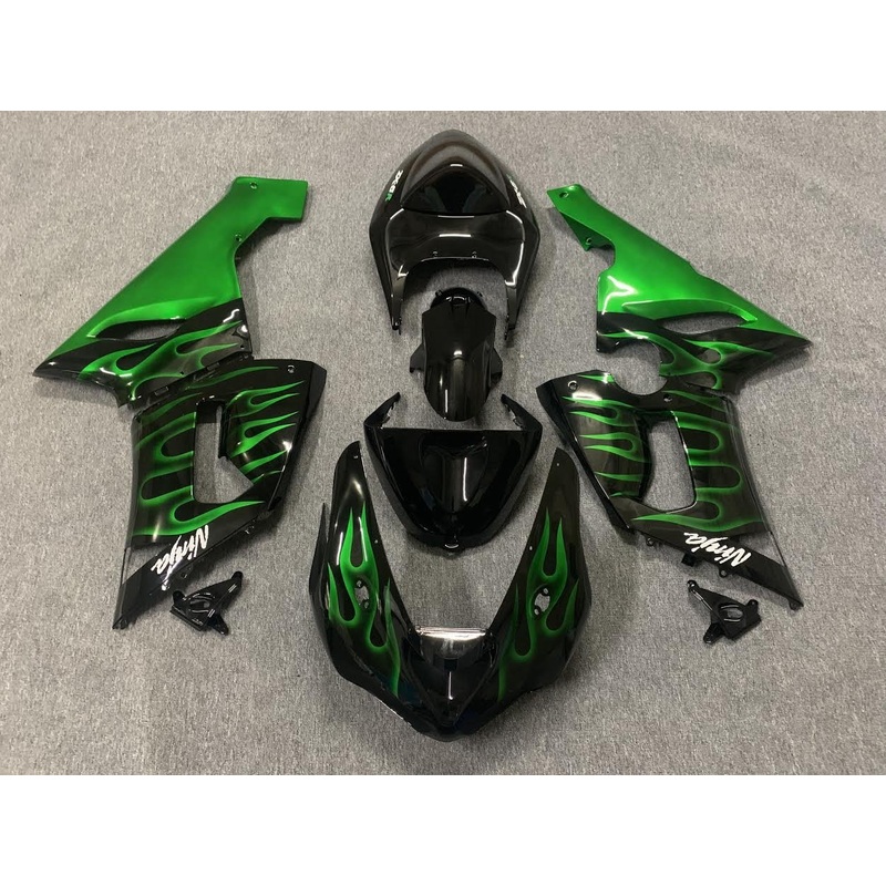 Fairing kit for a Kawasaki ZX6R 636 (2005-2006) Black, Green Flames Clear Windscreen: Free No Seat Cowl No Bolt Kit
