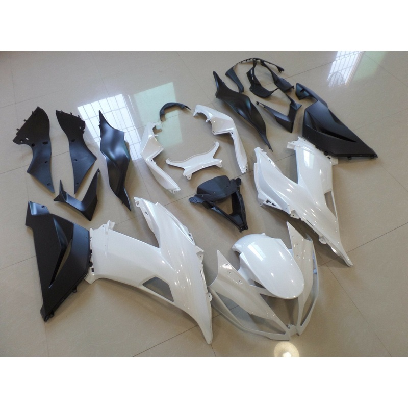 Fairing kit for a Kawasaki ZX6R 636 (2013-2018) Gloss White & Matte Black Clear Windscreen: Free No Seat Cowl No Bolt Kit