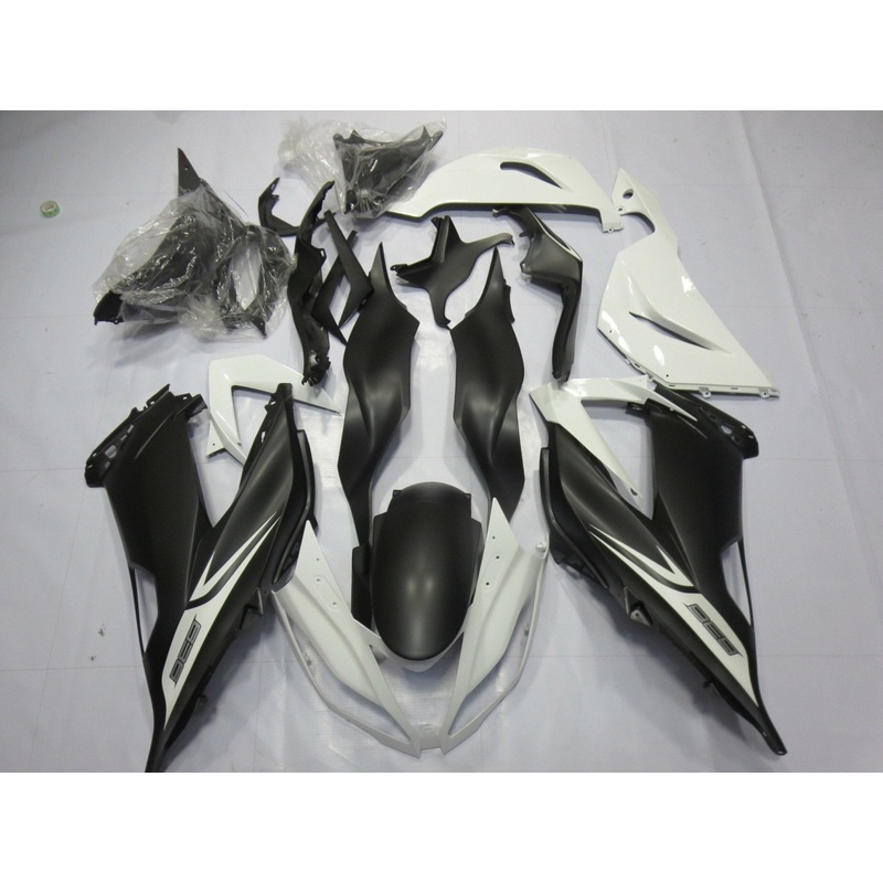 Fairing kit for a Kawasaki ZX6R 636 (2013-2018) Matte Black, Matte White & Gloss White Clear Windscreen: Free No Seat Cowl No Bolt Kit