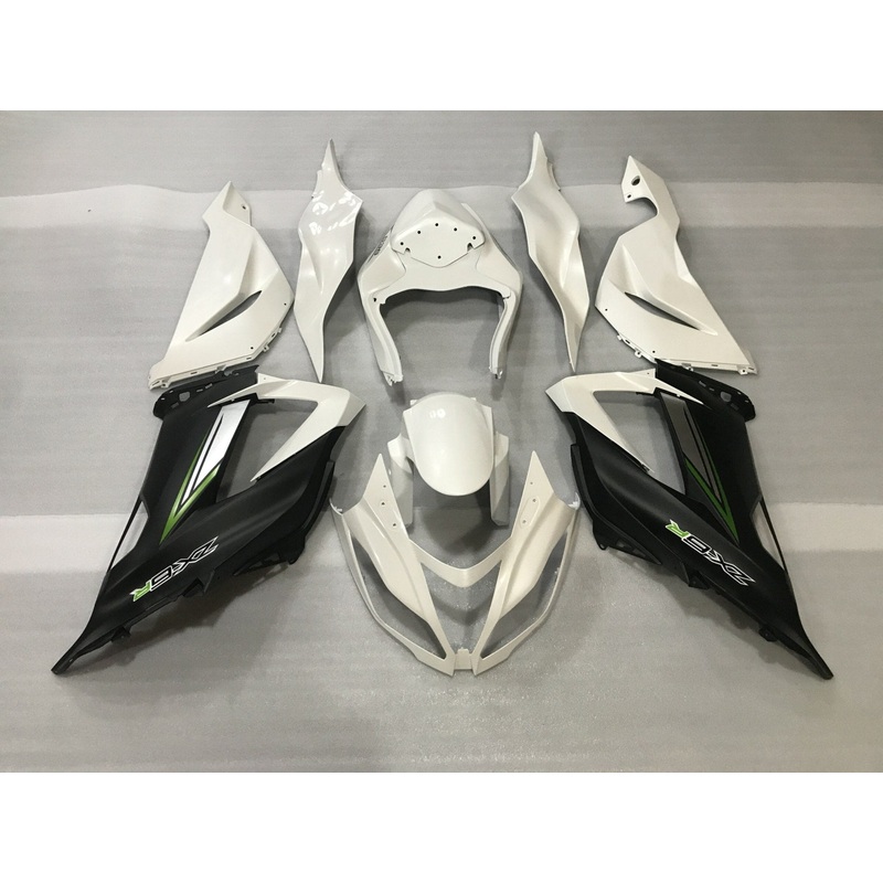 Fairings for a Kawasaki ZX6R 636 (2013-2018) White, Matte Black, Green Clear Windscreen: Free No Seat Cowl No Bolt Kit
