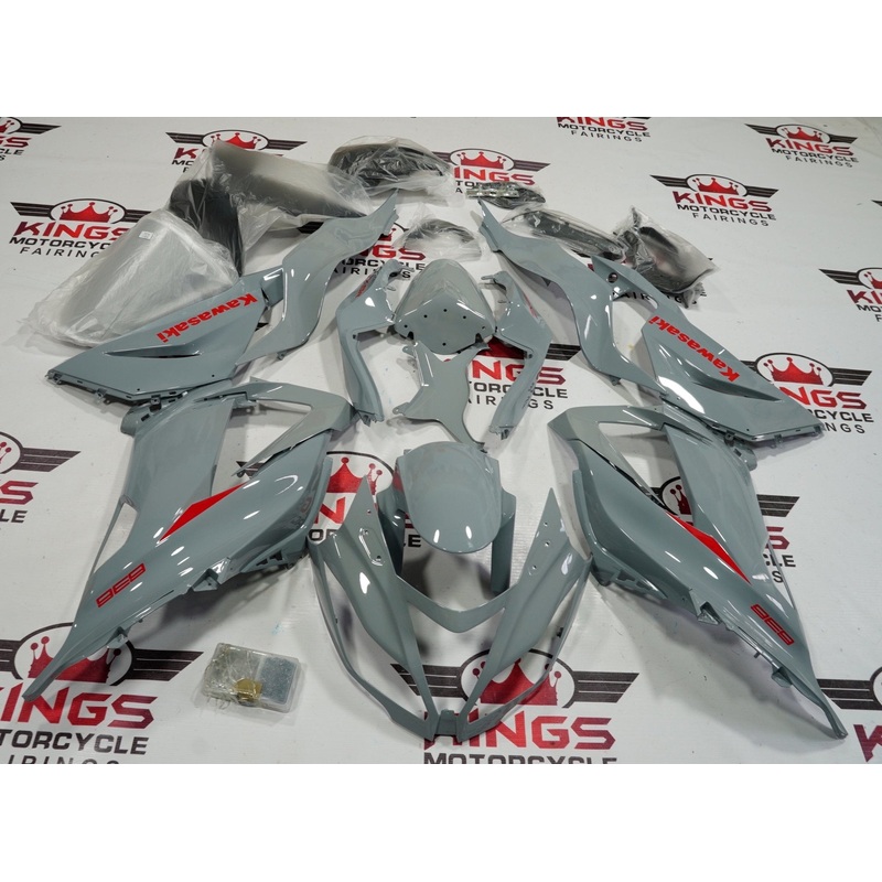 Fairing kit for a Kawasaki ZX6R 636 (2013-2018) Light Nardo Gray & Red Clear Windscreen: Free No Seat Cowl No Bolt Kit