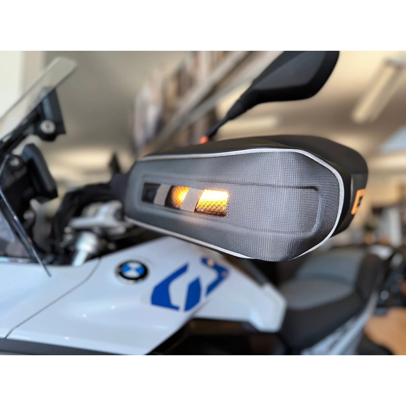 HIPPO HANDS ROGUE CF ADV/TOURING ROGUE MID-SIZED VERSATILE MOTORCYCLE HAND COVERS Black Clear Front