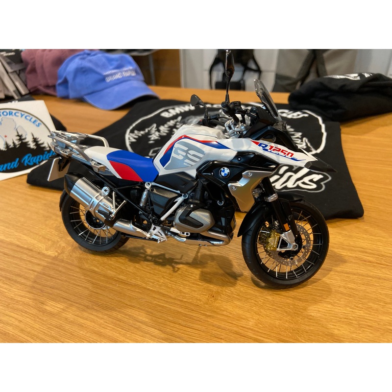BMW R1250GS 1:10 SCALE MODEL