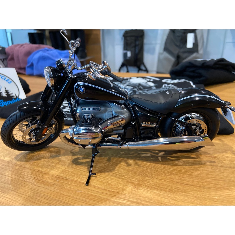 BMW R18 1:10 SCALE MODEL