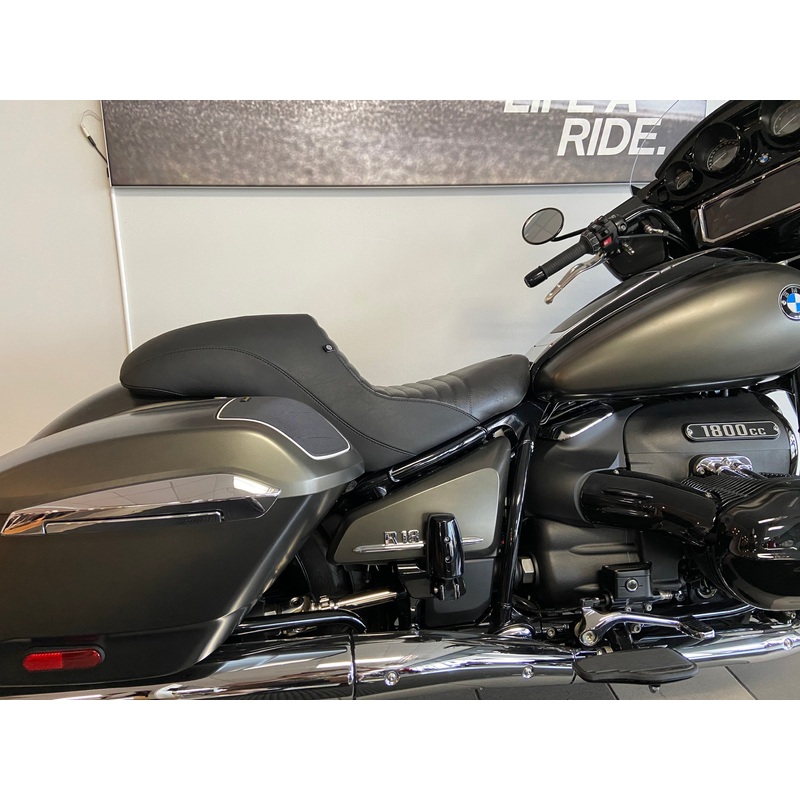 BMW VINTAGE FASTBACK SEAT FITS 2022-2023 BMW R18 Bagger R18B BLACK