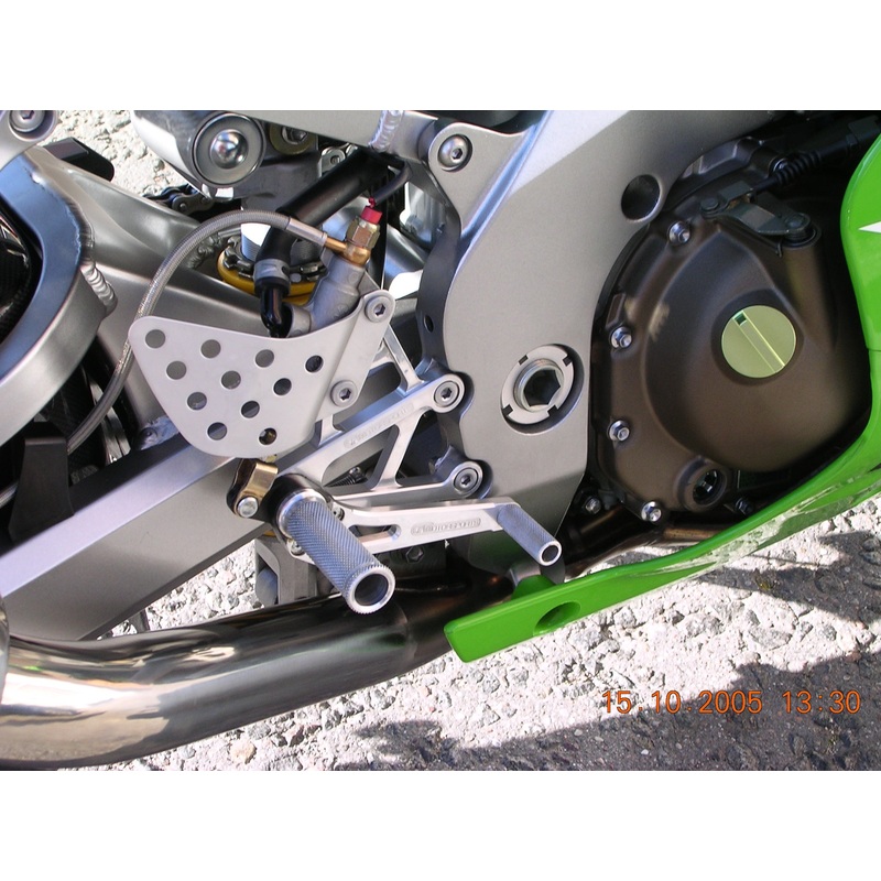 05-0110B 1998-02 Kawasaki ZX6, 1999-03 ZX9, 2005-08 ZZR600 Complete Rearset No Folding Toe Pieces