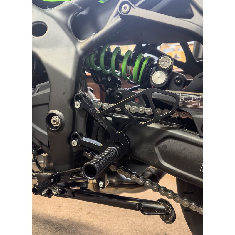 05-0137B Kawasaki ZX-4RR Complete Rearset No Folding Toe Pieces