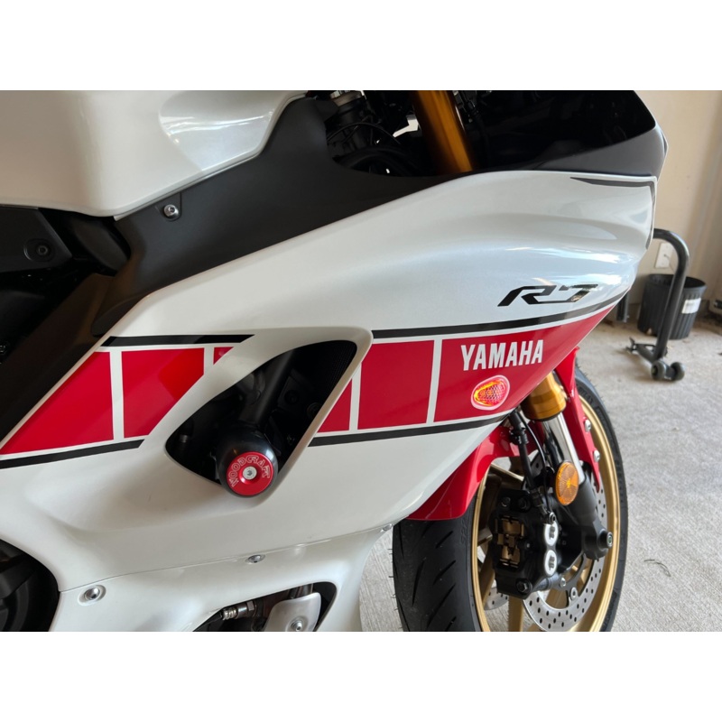 50-0407 Yamaha FZ07/MT07/XSR700/R7 Frame Slider Kit with pucks Standard Pucks